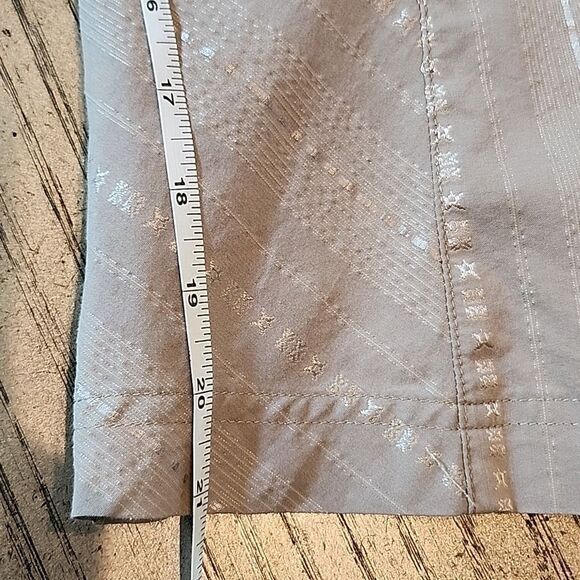 Tan collared button down stretch shirt size M - Picture 10 of 10